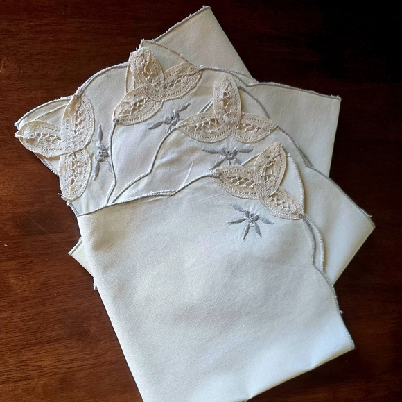 Crisp Embroidered Linen Square Natural White Napkins Scalloped Edges Set of 4 - Picture 1 of 2
